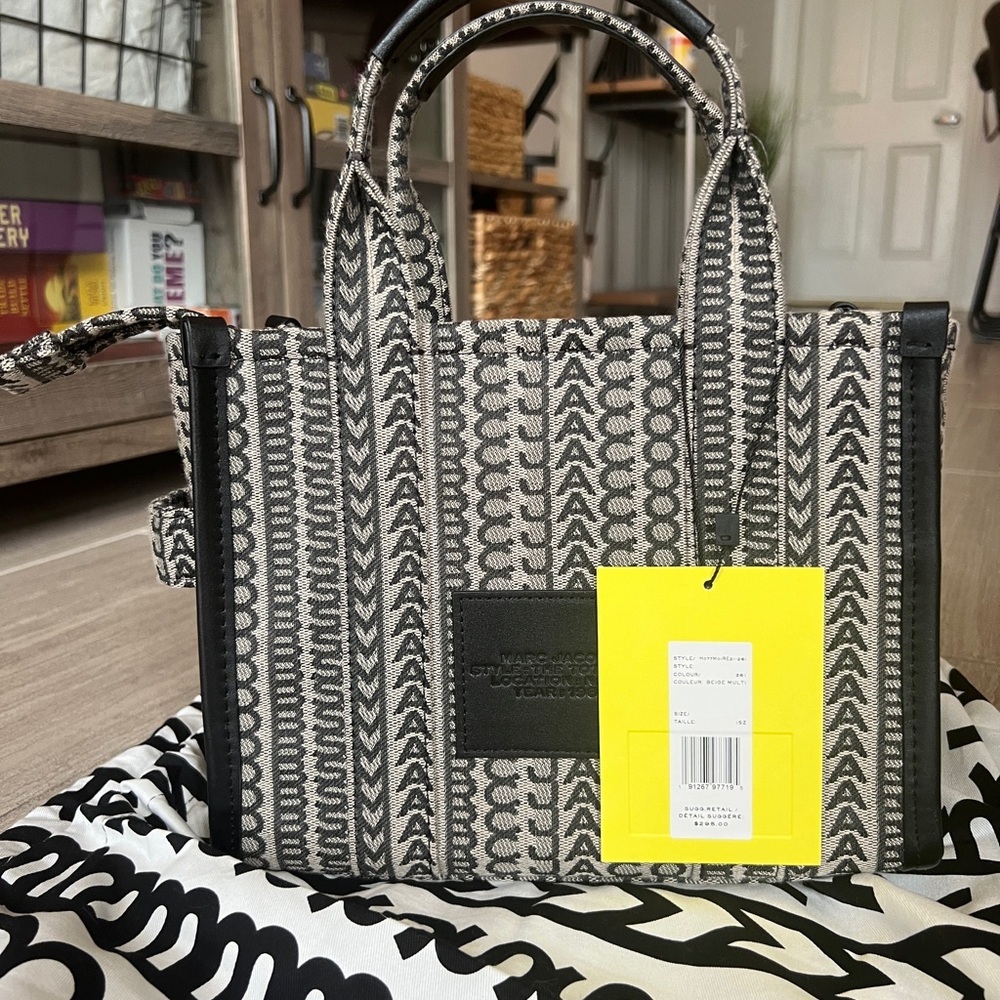 MARC JACOBS THE TOTE BAG MEDIUM TOTE SPECIAL PRINT NWT - Picture 4 of 7